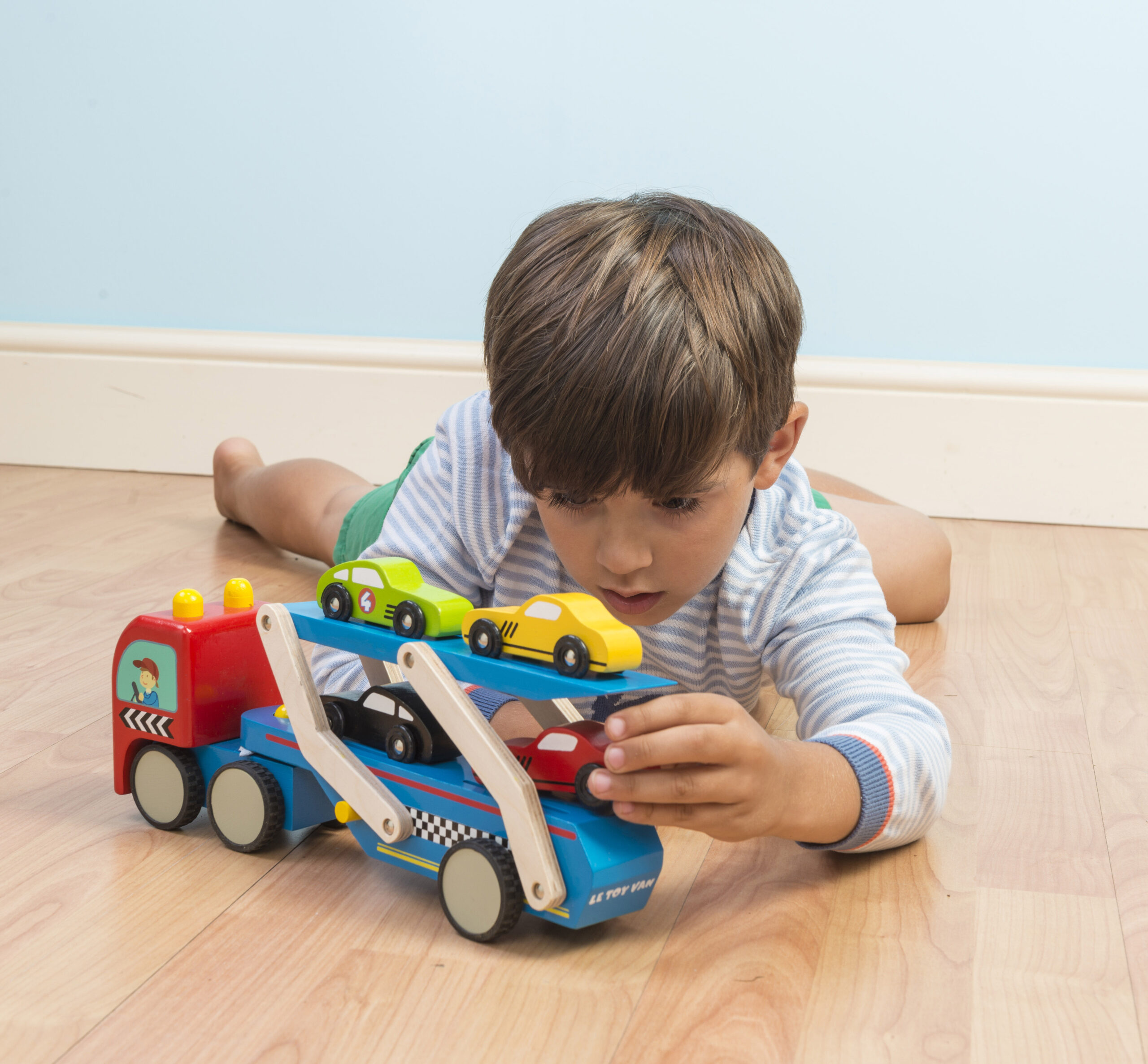 TV444 Race Car Transporter Set Life Style (small)