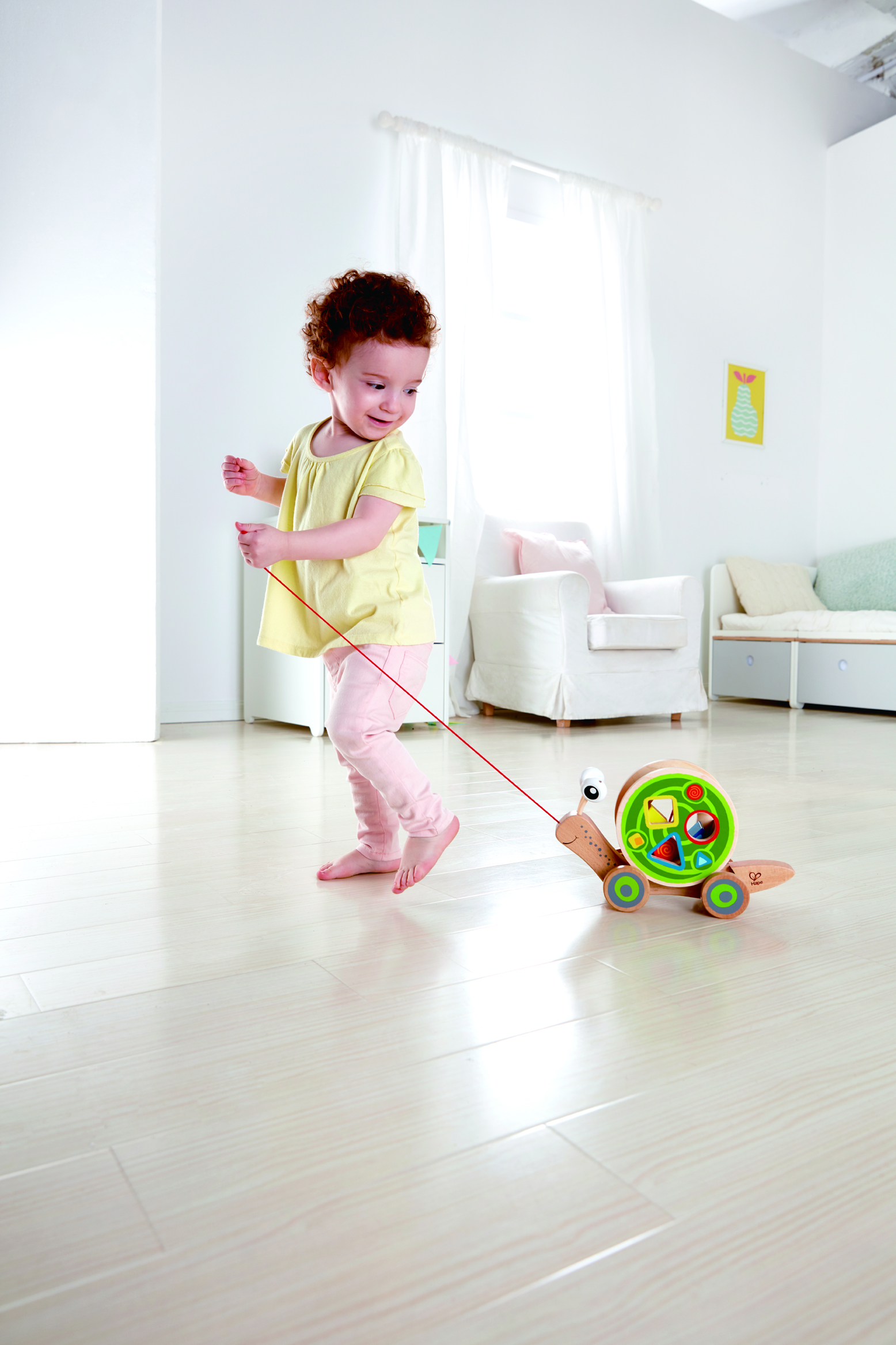 E0349 Walk-A-Long Snail child leading