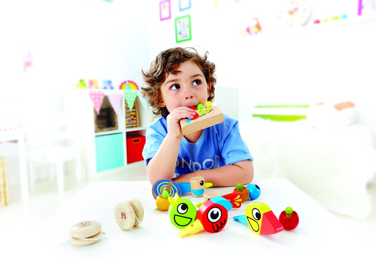 E1026 Whistle birds with child 1