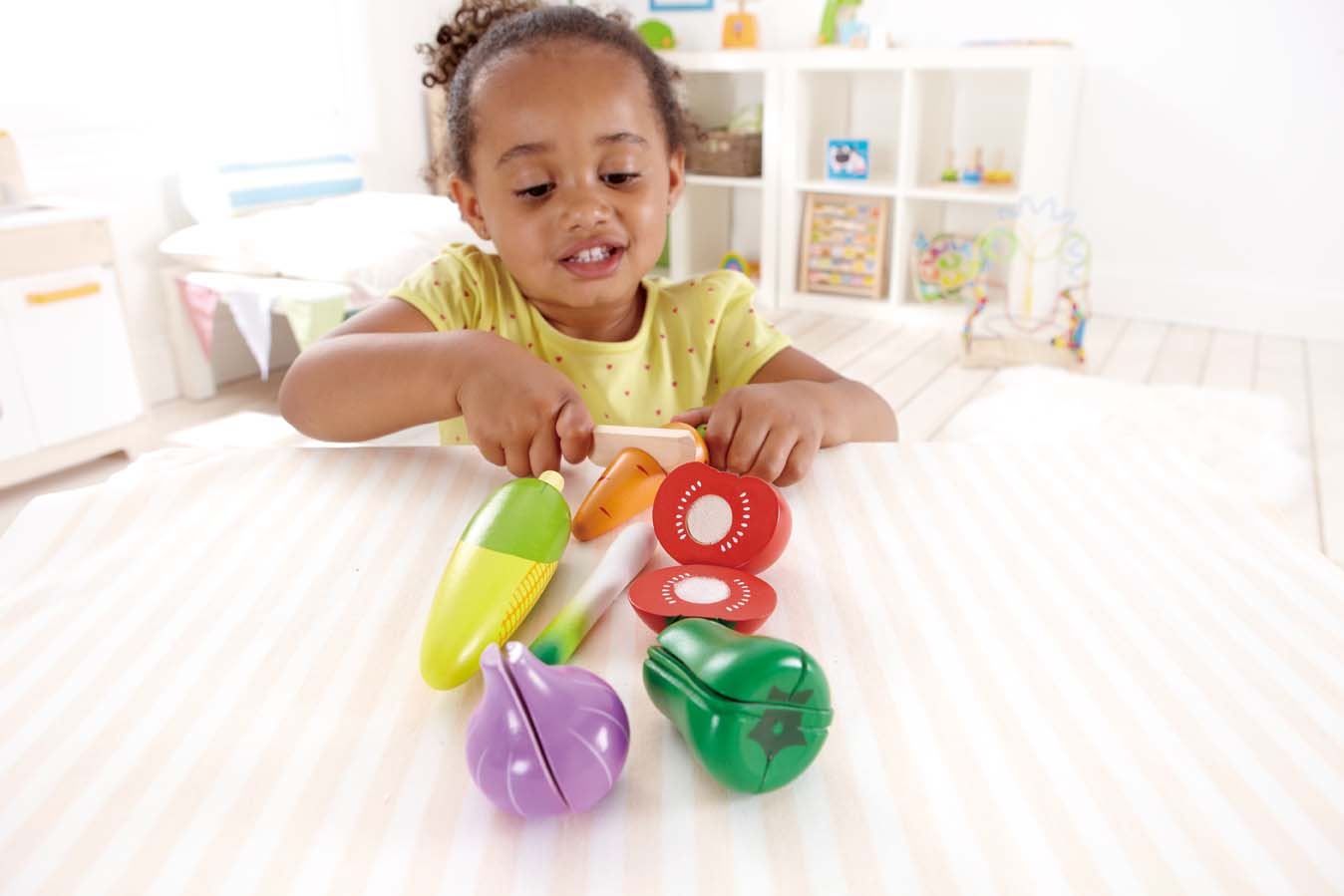 E3118 Garden Vegetables with child 1