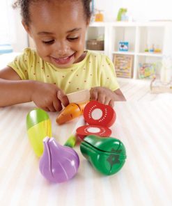 E3118 Garden Vegetables with child 2