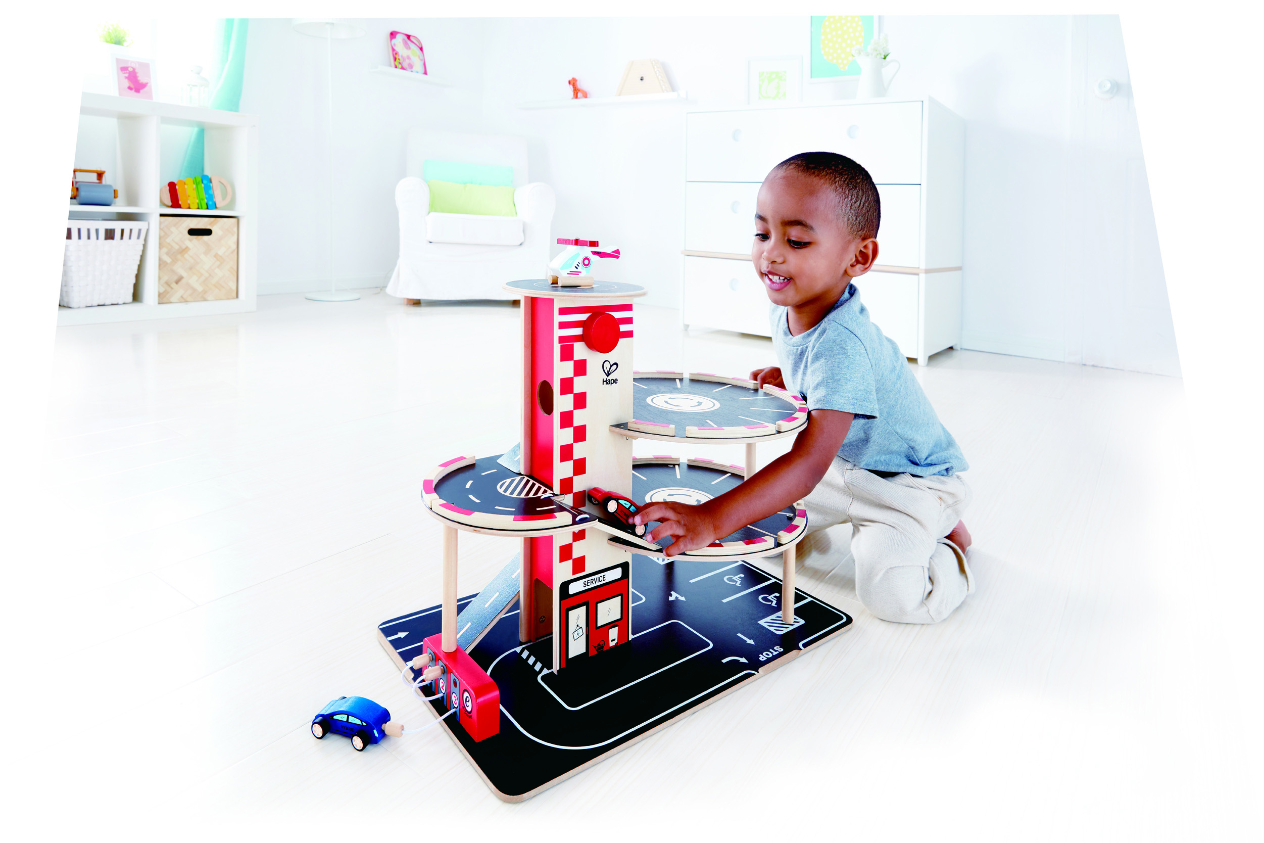 E3002 Park and Go Garage _withBoy