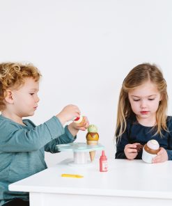 TV310-Carlos-Gelato-2020-Girl-Boy-Eating-Ice-Cream