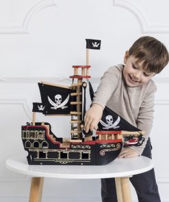 TV246-barbarossa-pirate-ship-boy-placing-ball-into-cannon