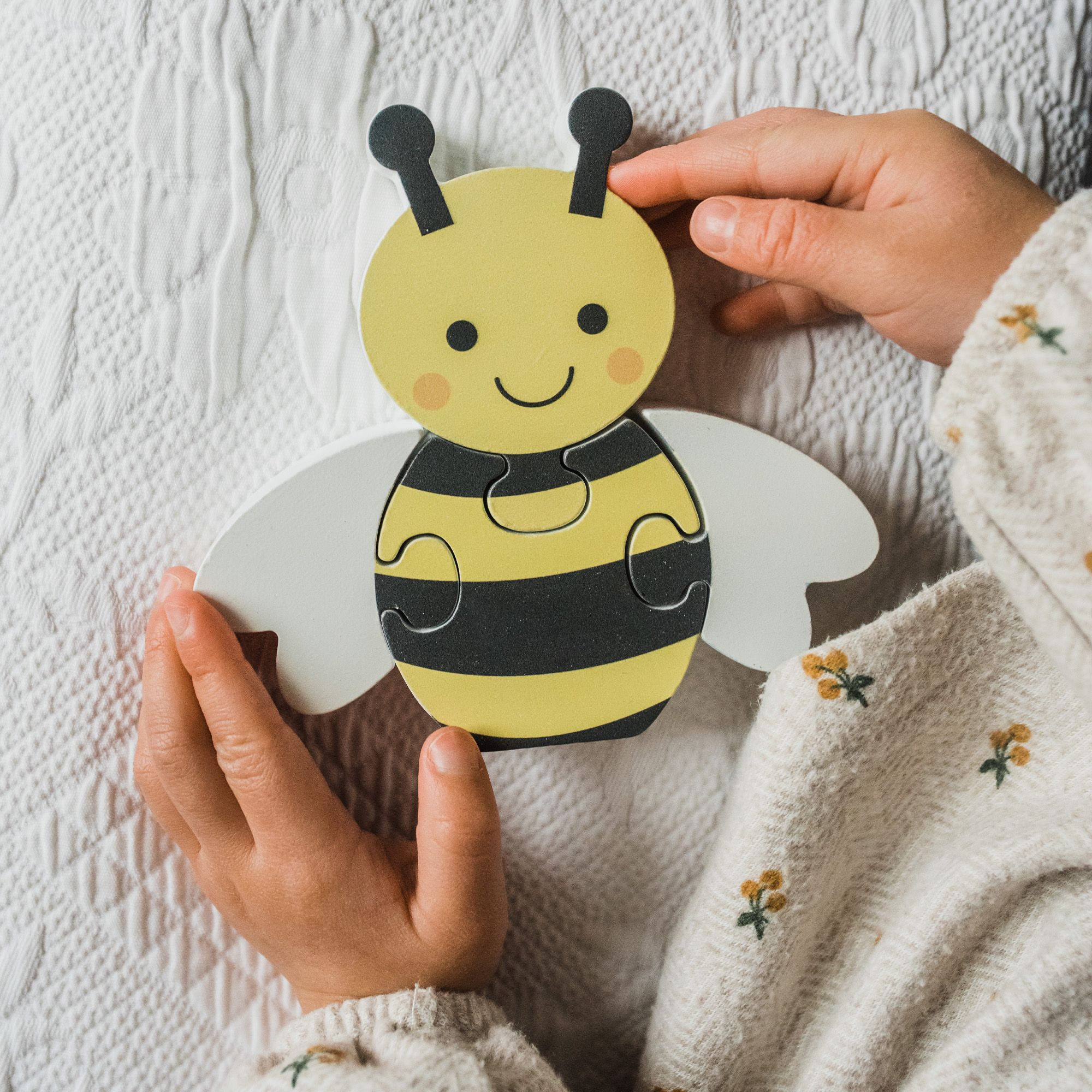 WOODEN PUZZLE - HONEY BEE_2_LIFESTYLE