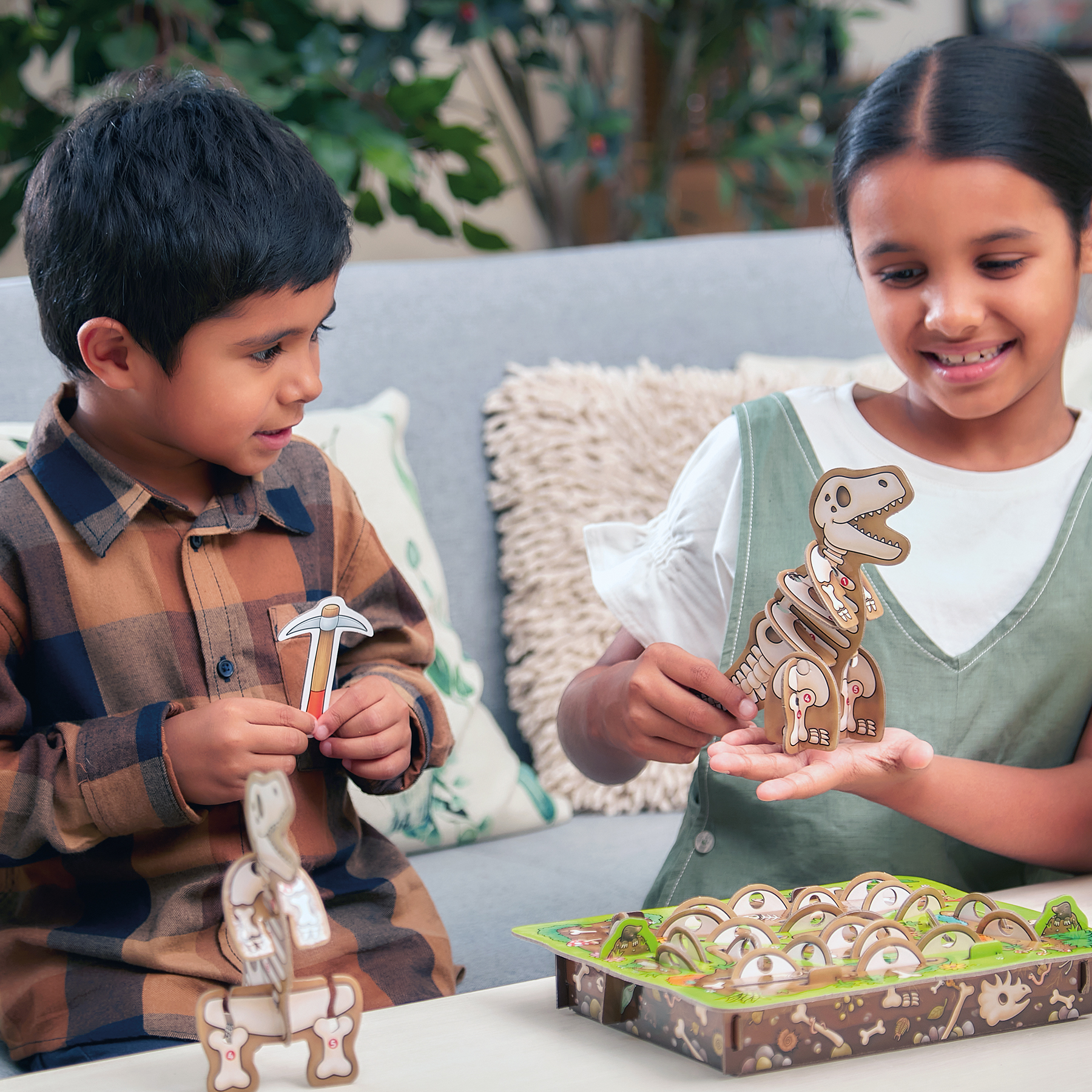 124 Dinosaur Dig Lifestyle 2_WEB