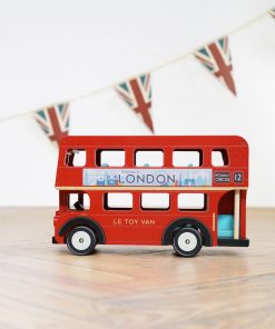 TV469-london-bus-infront-the-union-jack