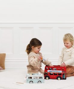 TV469-london-wooden-bus-with-children