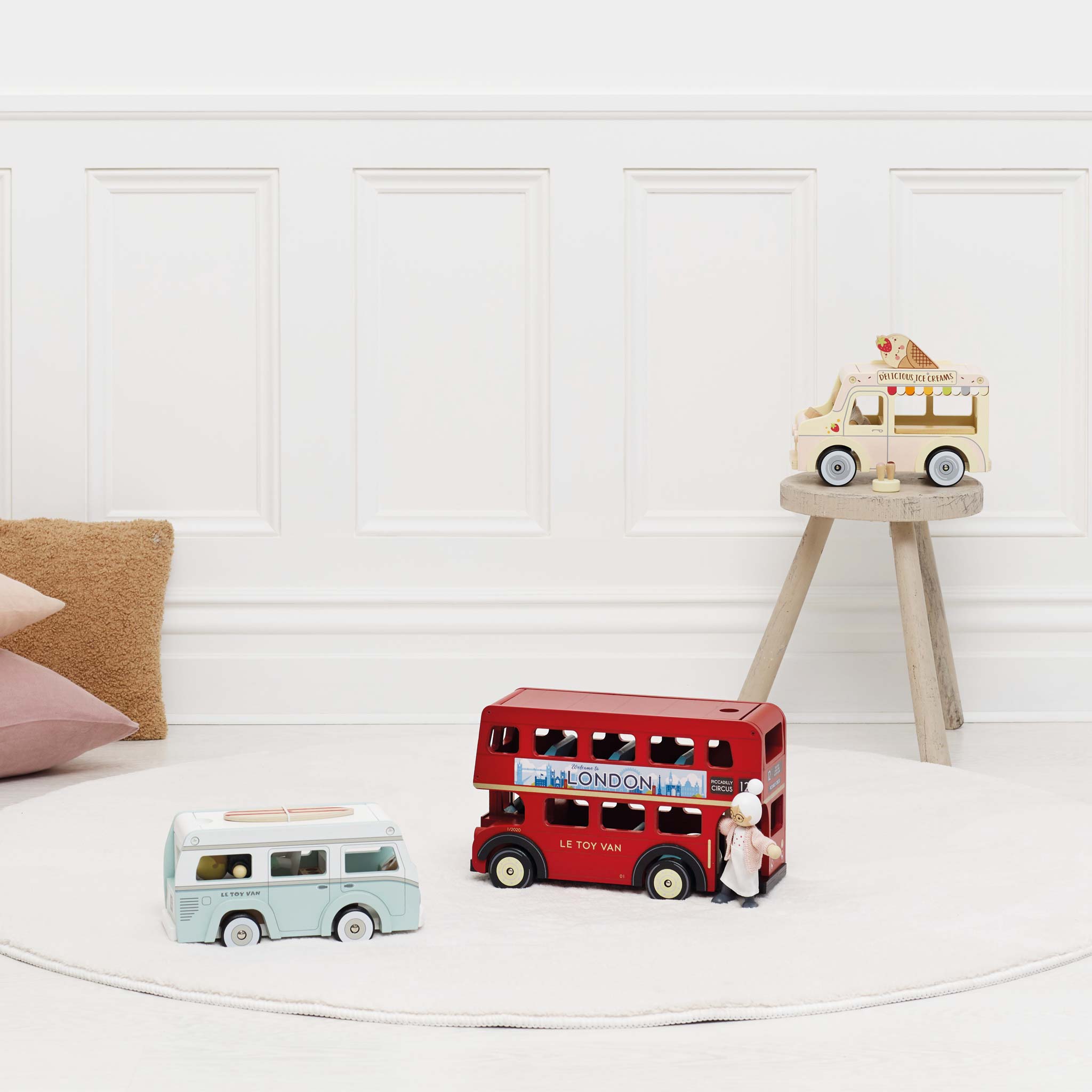 TV469-london-wooden-bus-with-ice-cream-van-and-campervan