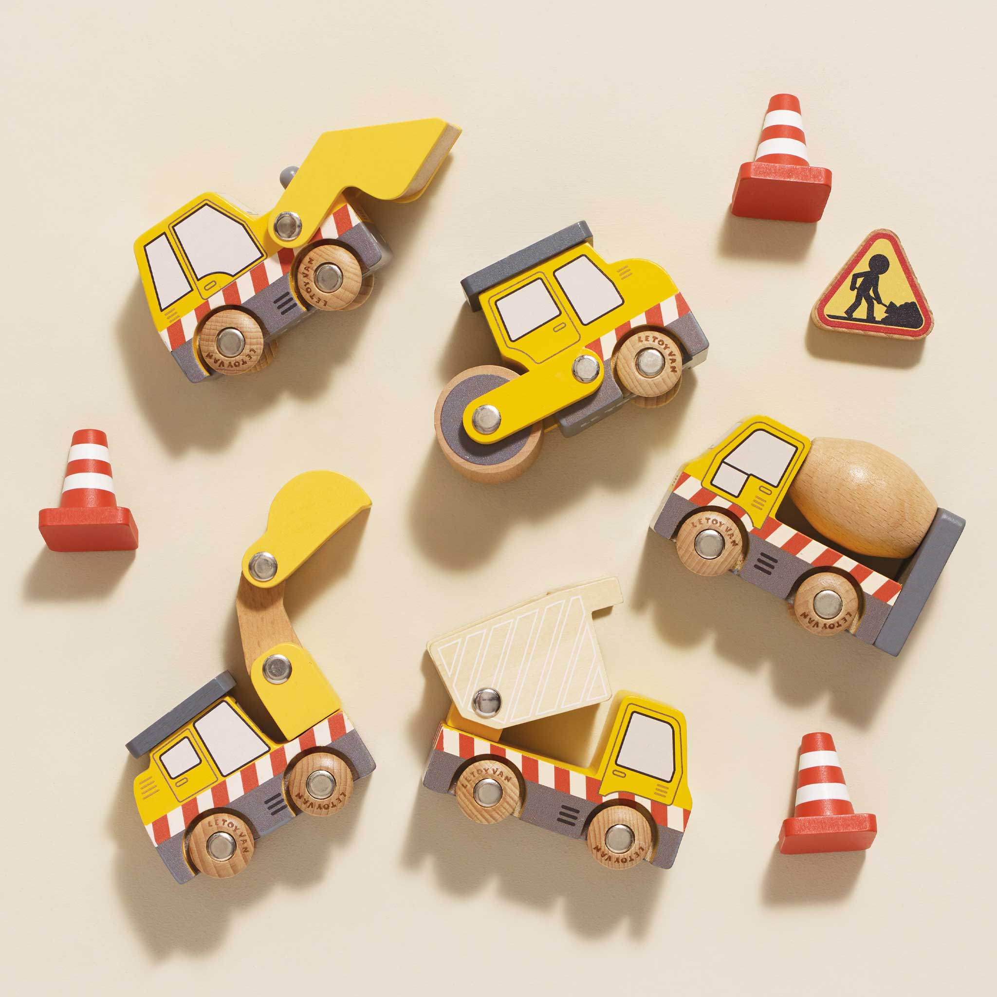 TV442-construction-vehicles-car-road-works-plastic-toy-boy-girl-gift-yellow-orange-wood-garage (4)