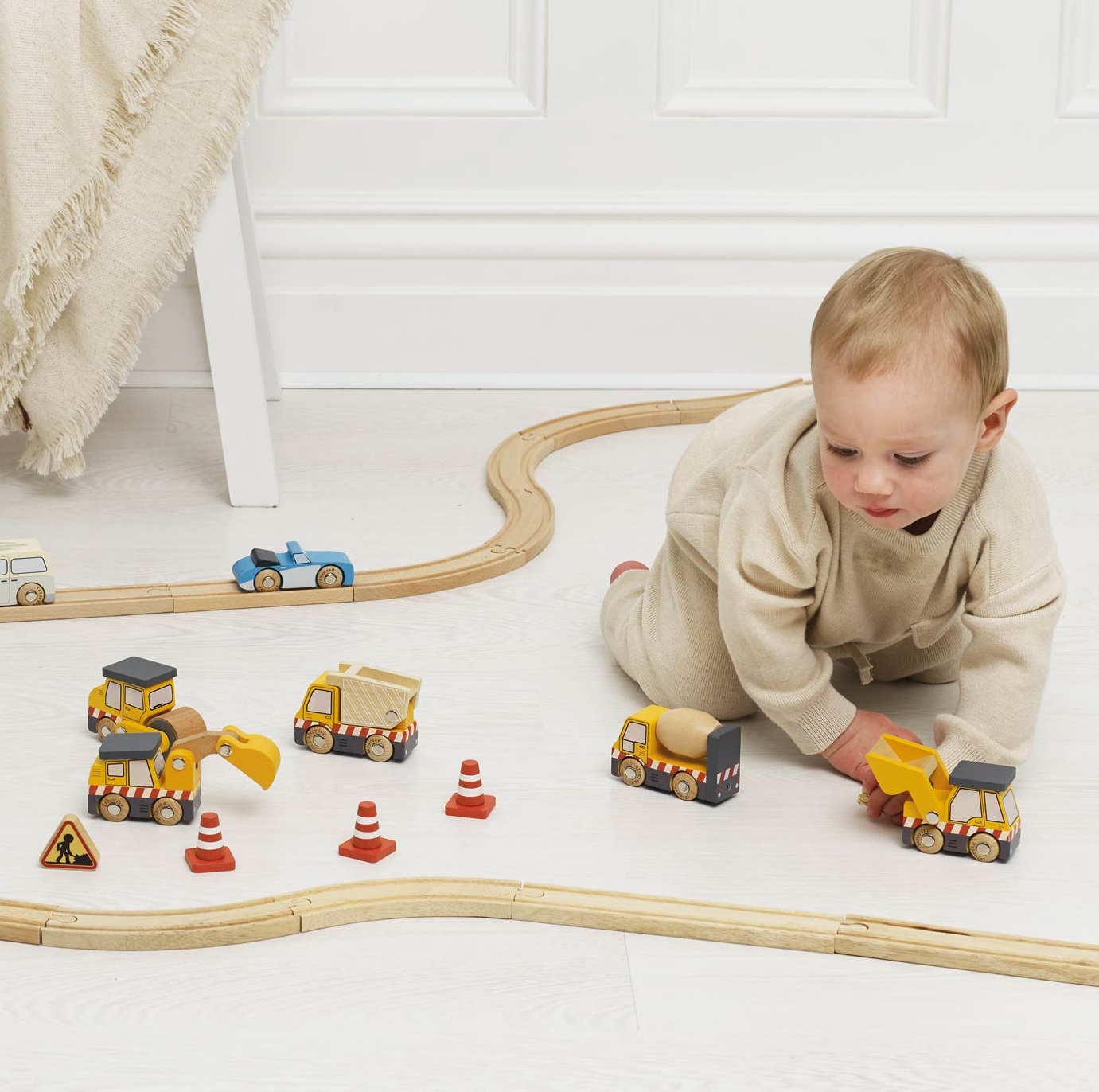 TV442-construction-vehicles-car-road-works-plastic-toy-boy-girl-gift-yellow-orange-wood-garage (9)